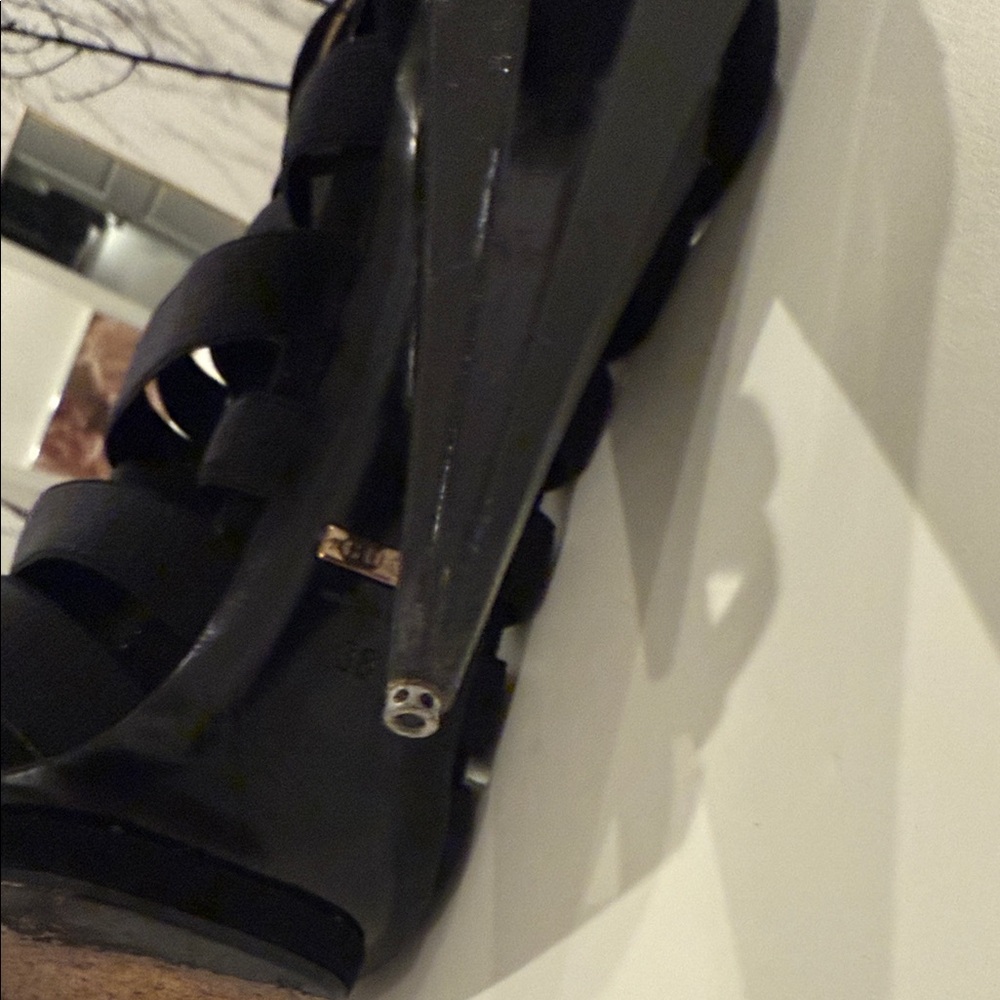 Black Gucci Isadora Gladiator - Picture 9 of 11